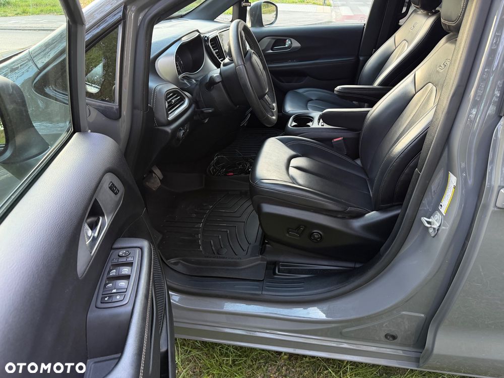Chrysler Pacifica - 23