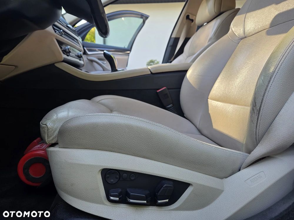 BMW Seria 5 535i xDrive - 9