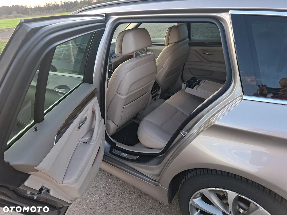 BMW Seria 5 520d xDrive - 13