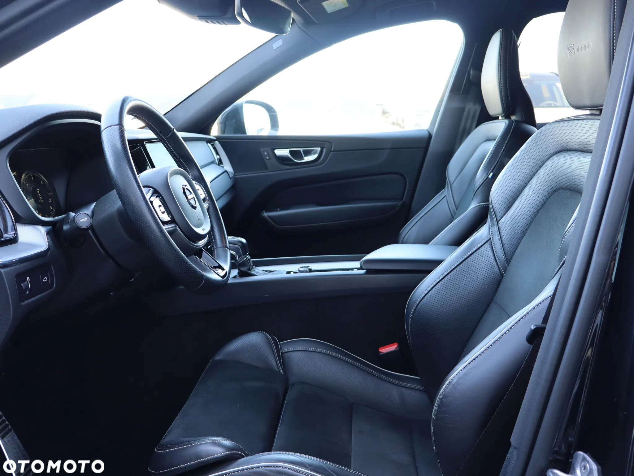 Volvo XC 60 T5 AWD R-Design - 10