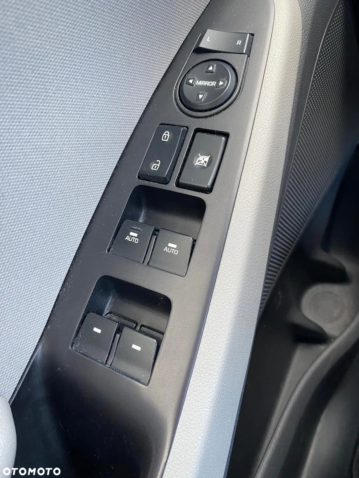 Hyundai IONIQ hybrid Business - 14
