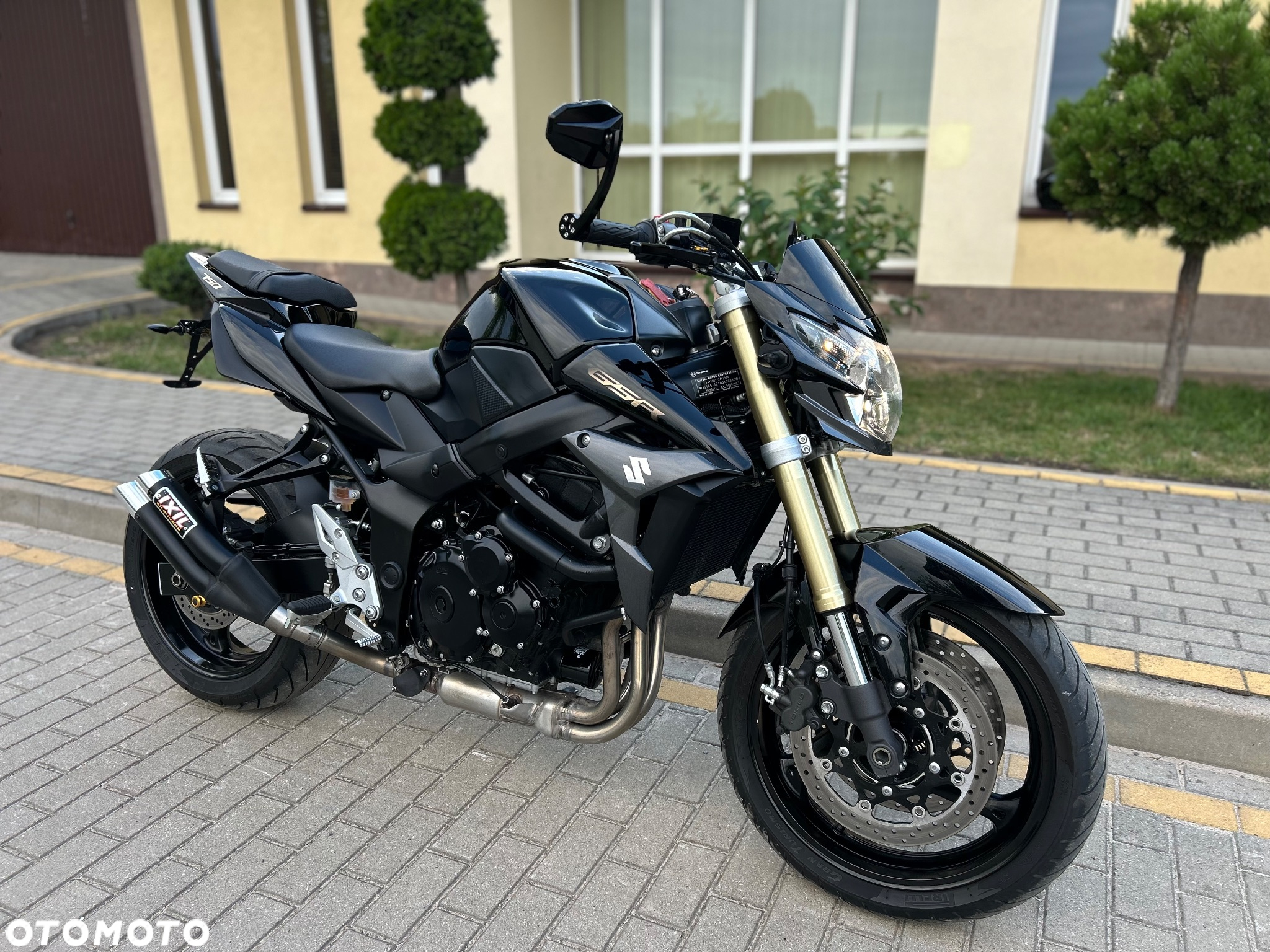 Suzuki GSR - 2