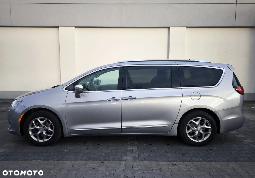 Chrysler Pacifica - 2