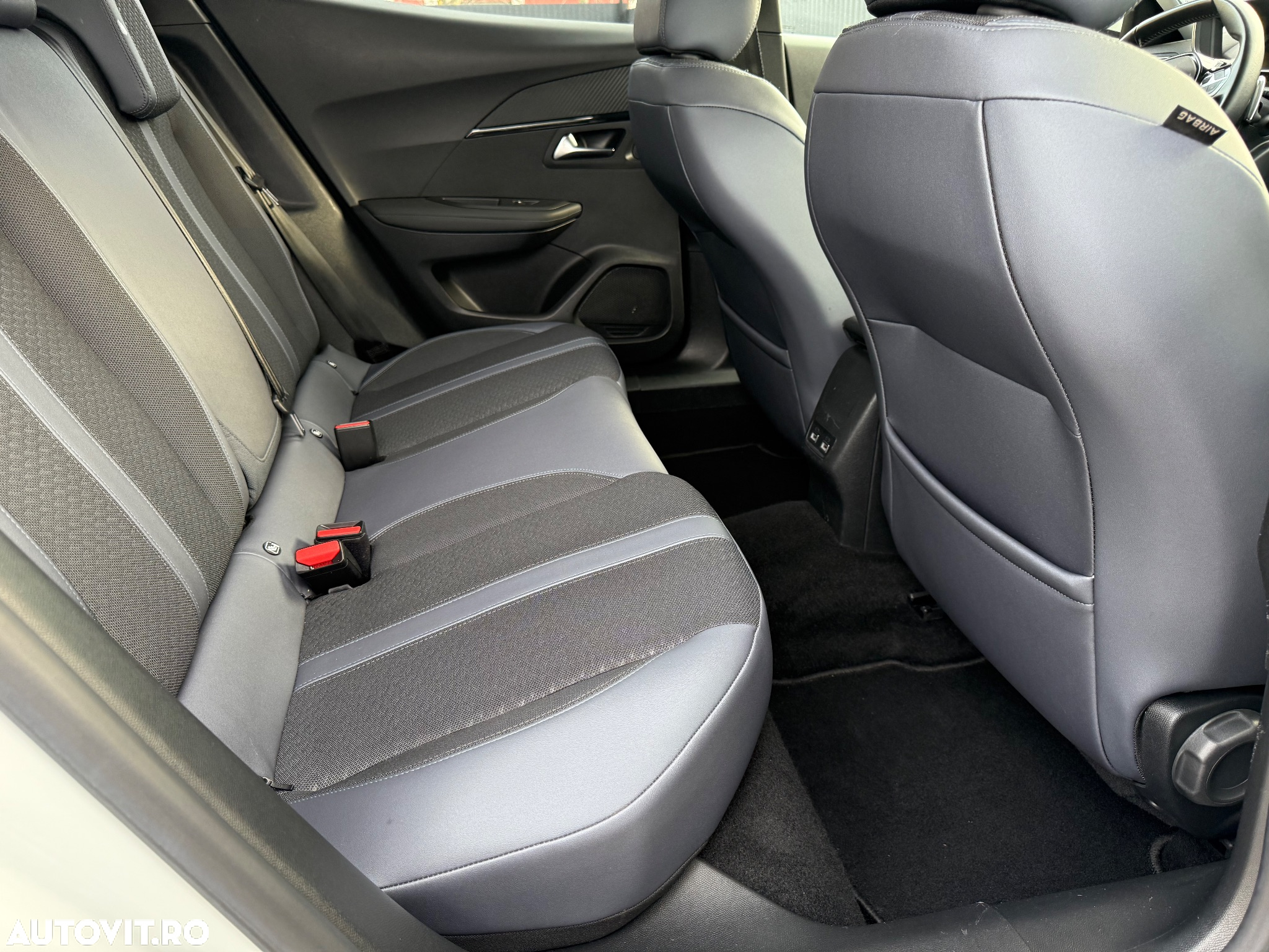 Peugeot 2008 1.5 BlueHDI 130 S&S EAT8 Allure - 17