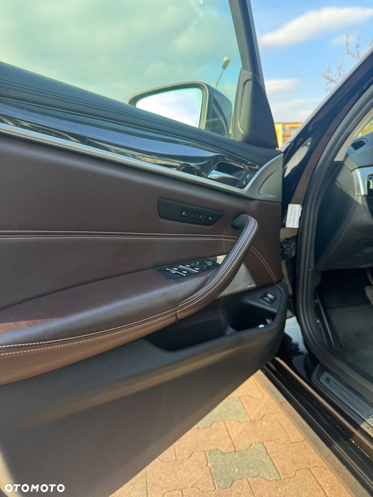 BMW Seria 5 520d xDrive - 14
