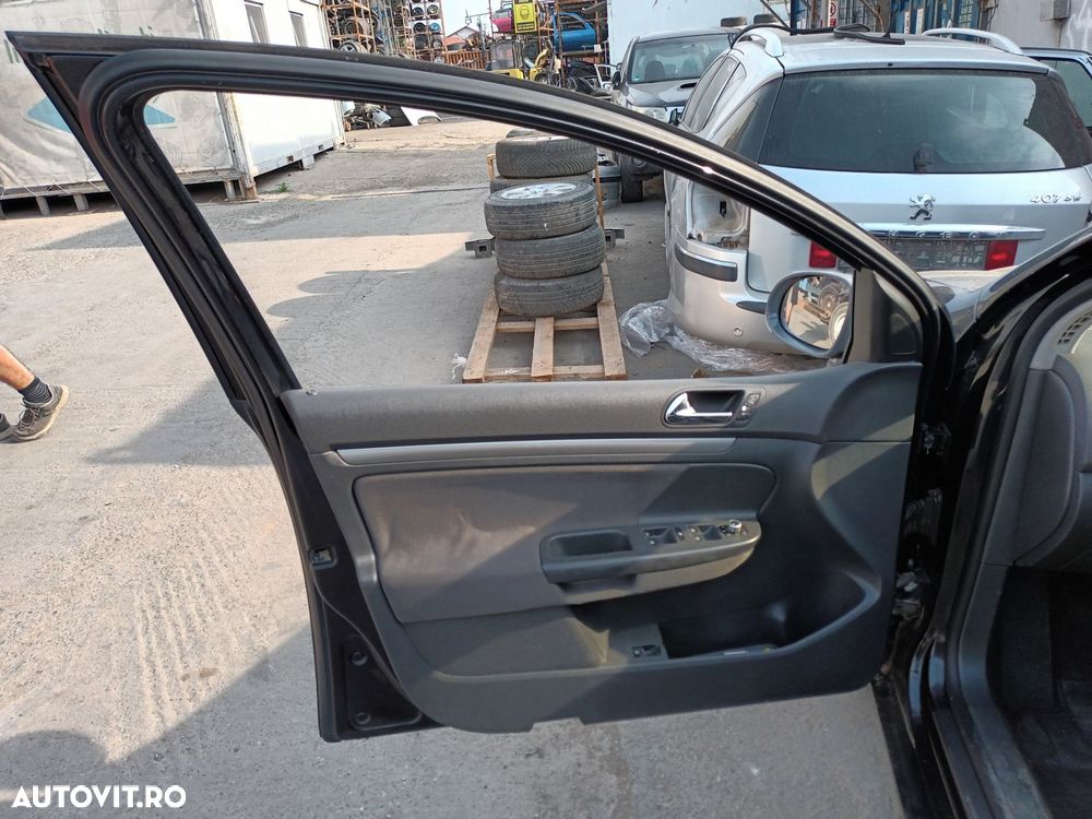 Dezmembrari  VW GOLF 5  2003  > 2009 1.6 FSI Benzina - 8