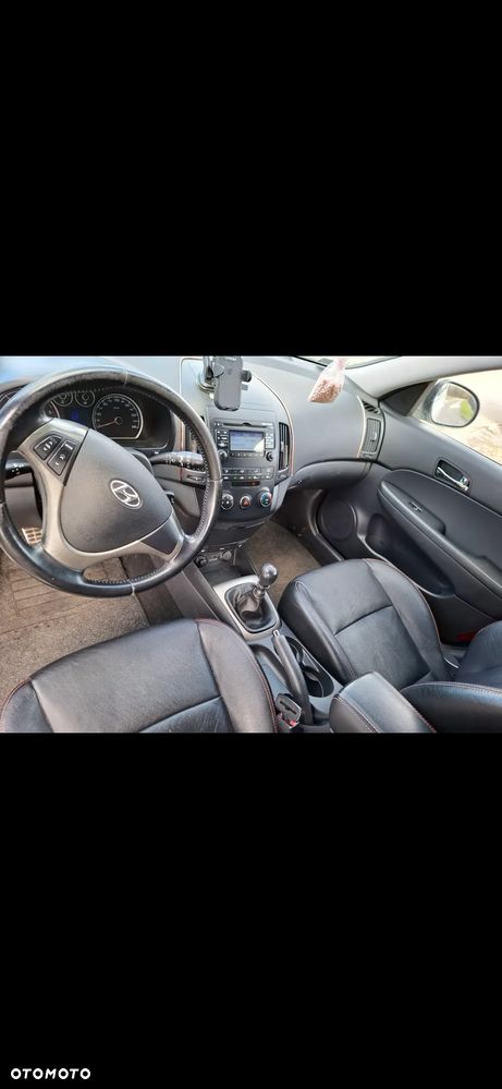Hyundai i30 1.6 CRDi Base + - 10