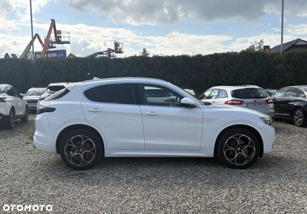 Alfa Romeo Stelvio - 9