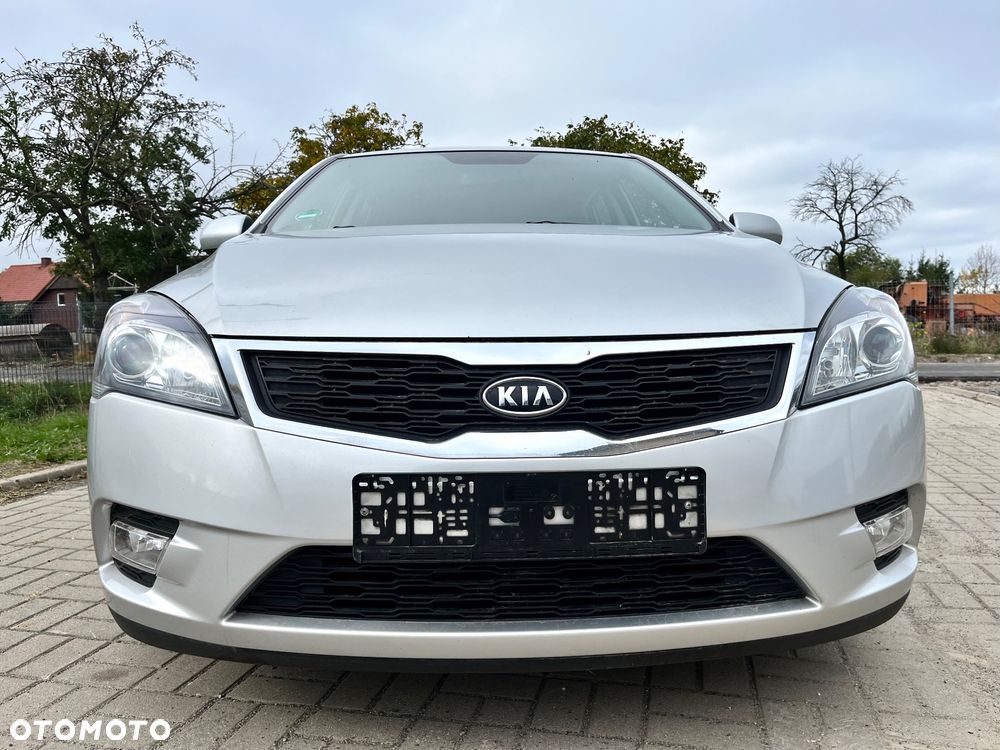 Kia Ceed 2011 photo 2