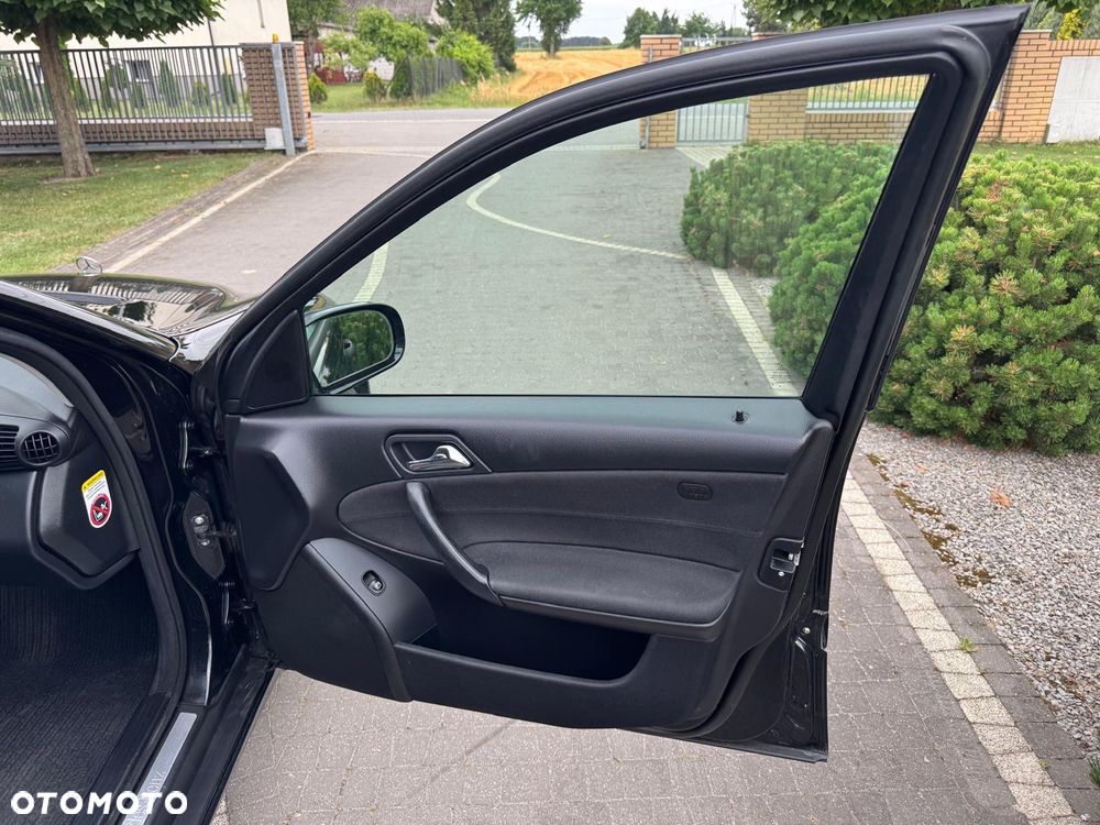 Mercedes-Benz Klasa C 200 T CDI Classic - 25