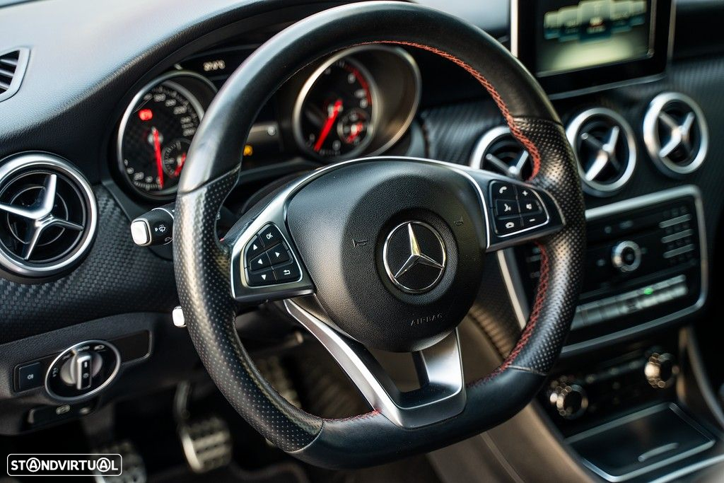Mercedes-Benz A 200 d AMG Line - 32