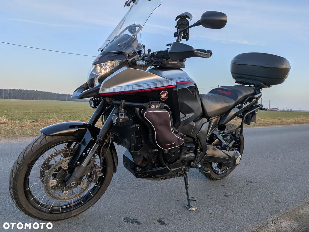 Honda VFR - 25