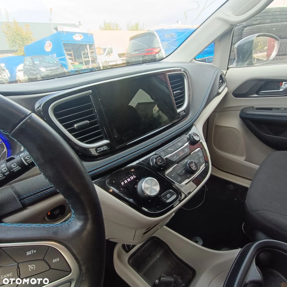 Chrysler Pacifica - 11