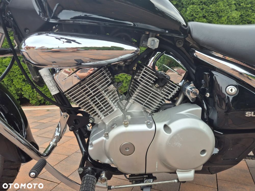 Suzuki Intruder - 12