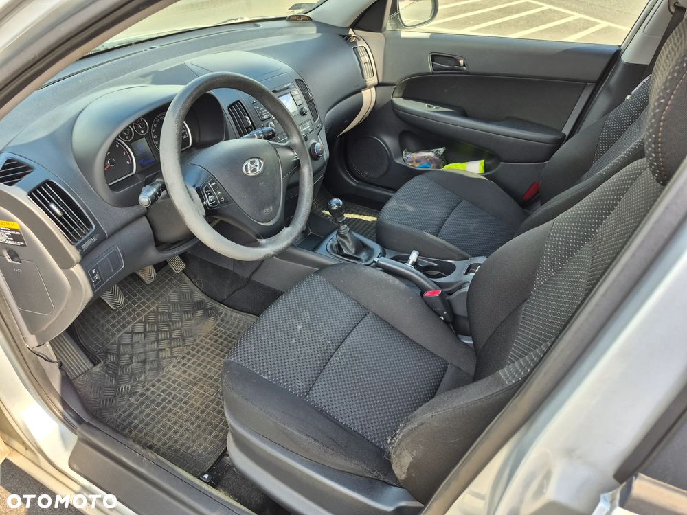 Hyundai i30 1.4 Base + - 8