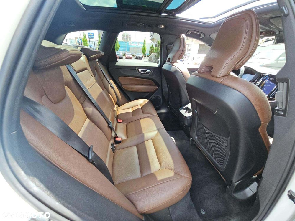 Volvo XC 60 T5 AWD Momentum - 8