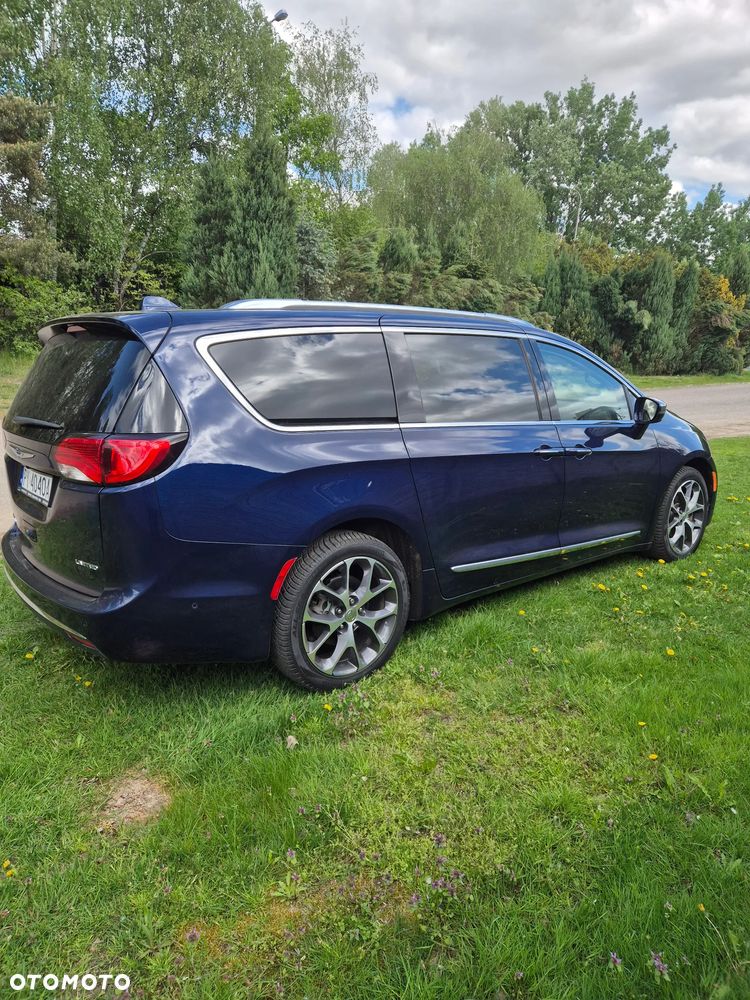 Chrysler Pacifica - 17