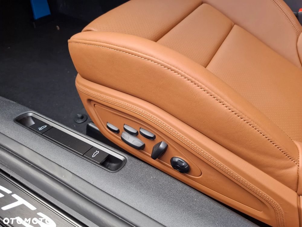 Porsche 911 GT3 Touring PDK - 18