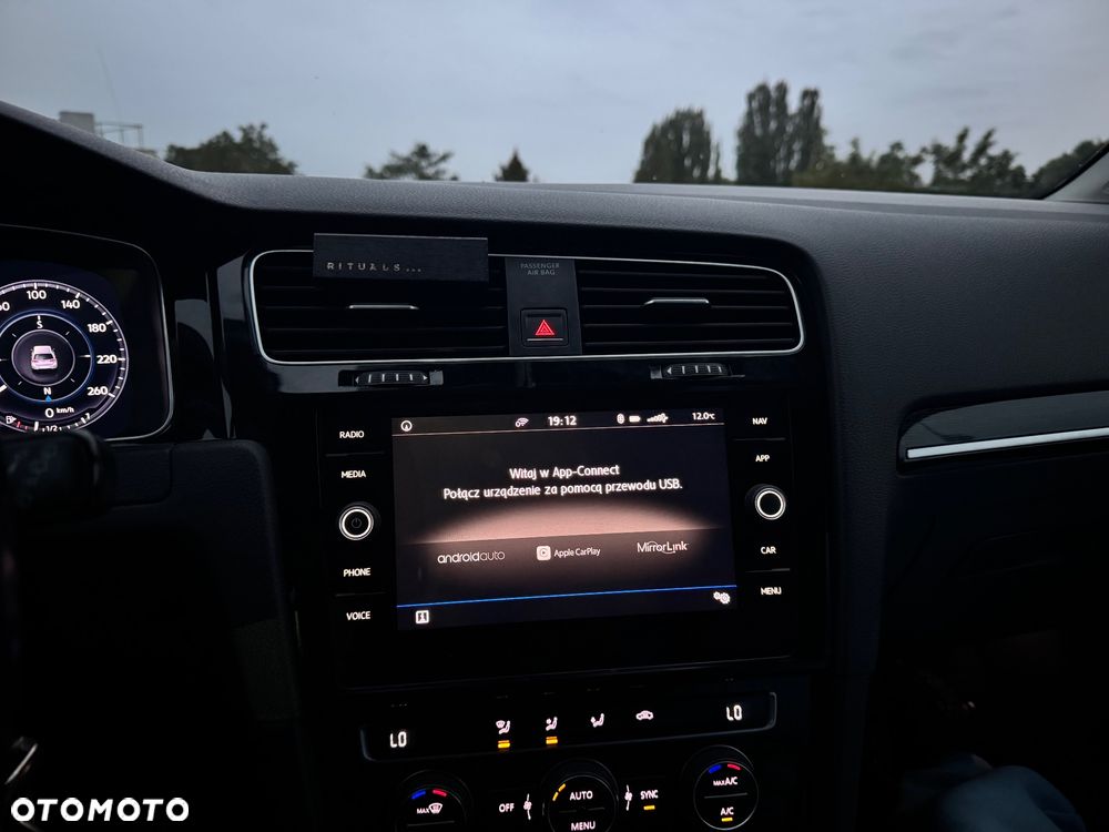 Volkswagen Golf - 28