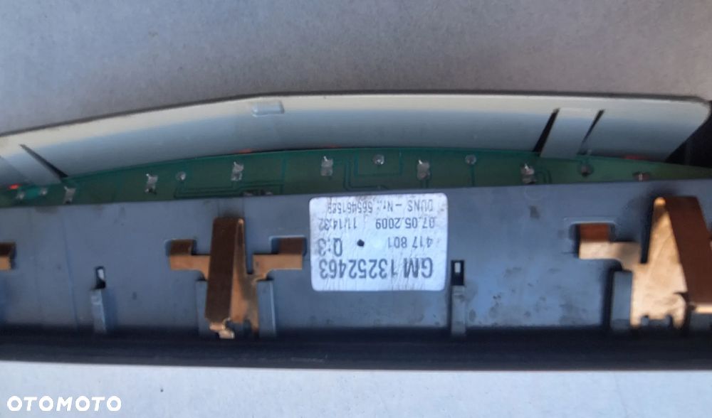 TRZECIE ŚWIATŁO STOP 13252463 - OPEL ZAFIRA B LIFT / 2009 ROK - 3