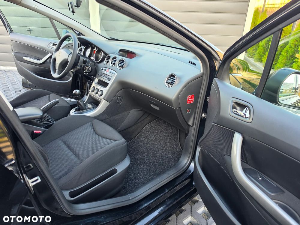 Peugeot 308 100 VTi Urban Move First Edition - 11