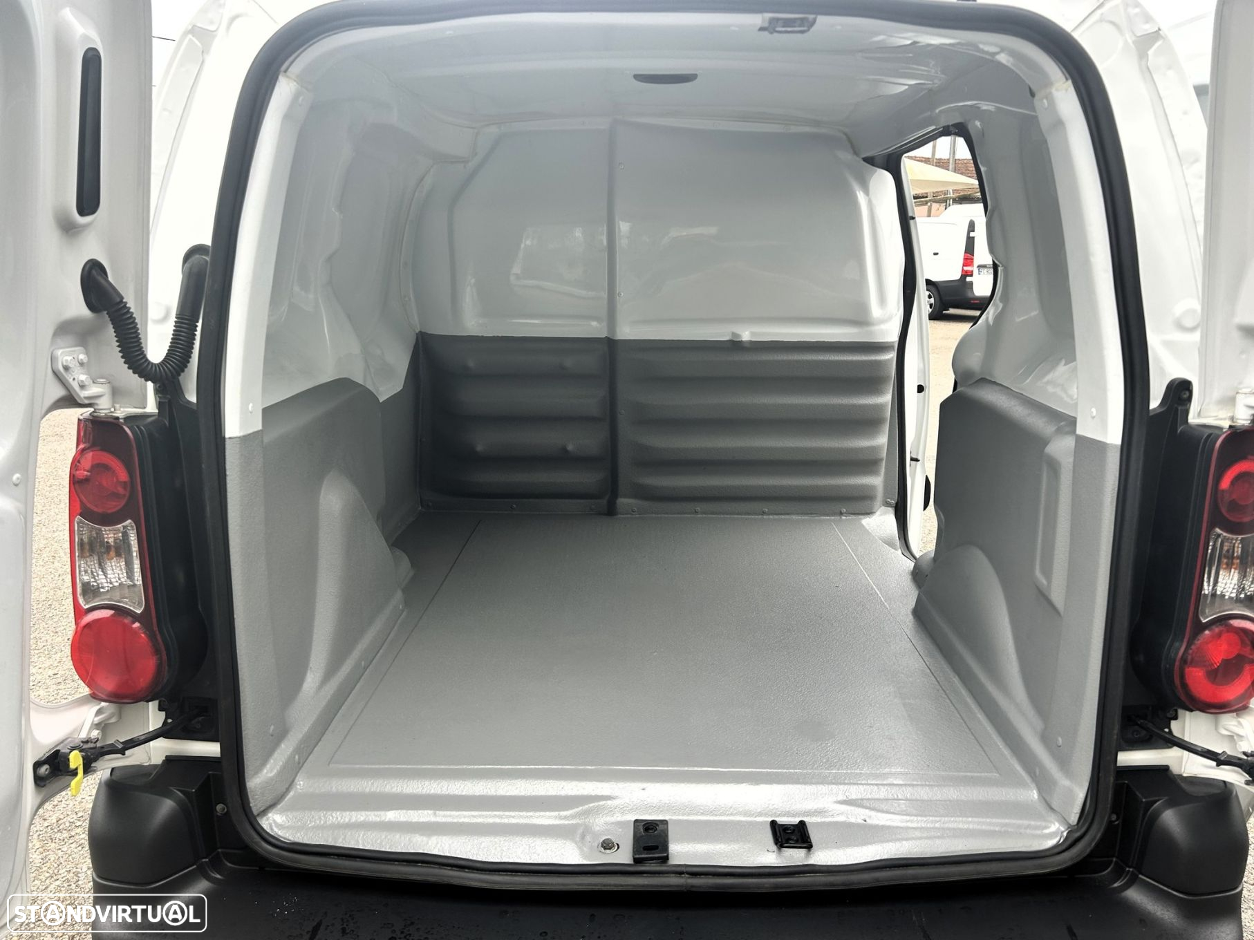 Citroën Berlingo 1.6 BLUEHDI ISOTERMICA - 24