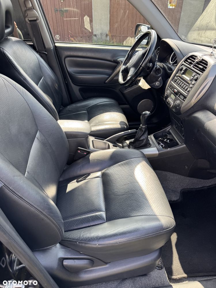 Toyota RAV4 - 10
