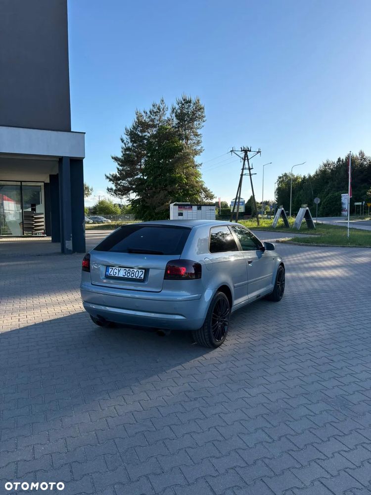 Audi A3 3-drzwiowe 2.0 FSI Ambiente - 4
