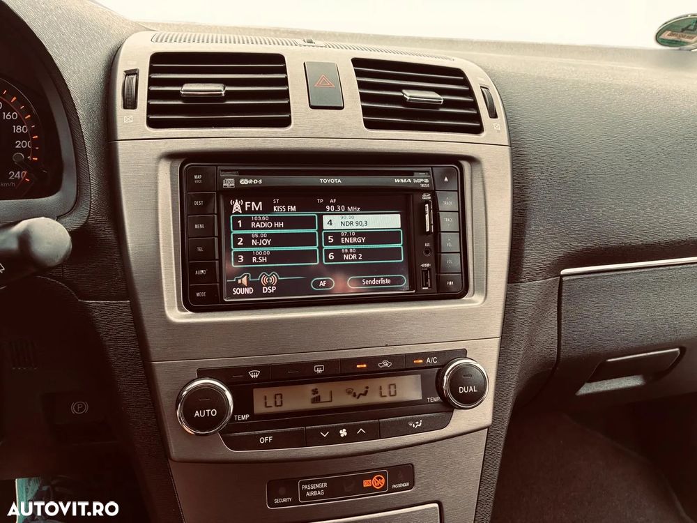 Toyota Avensis 1.6 Executiv - 12