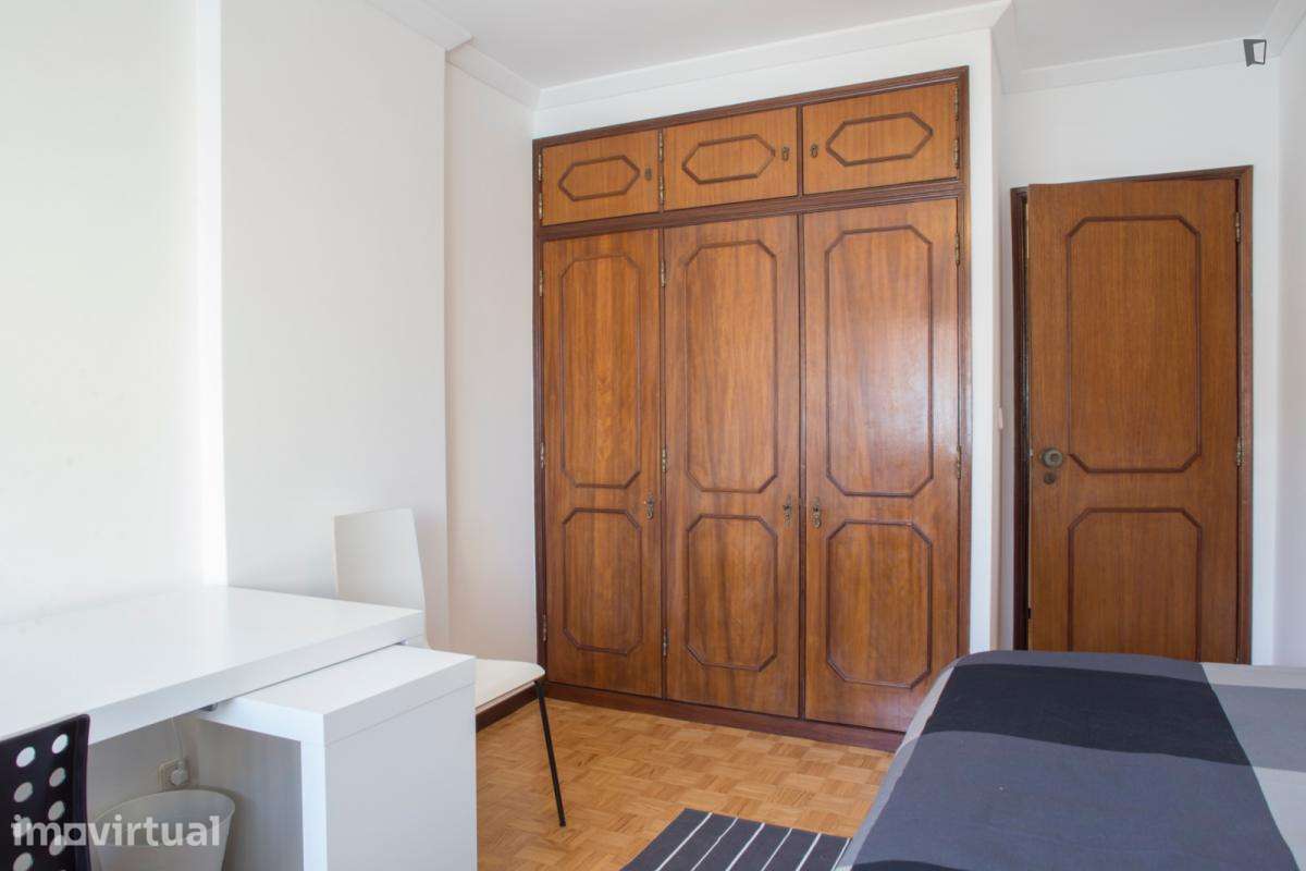 Quarto - localizado em Paranhos Porto - Grande imagem: 3/22