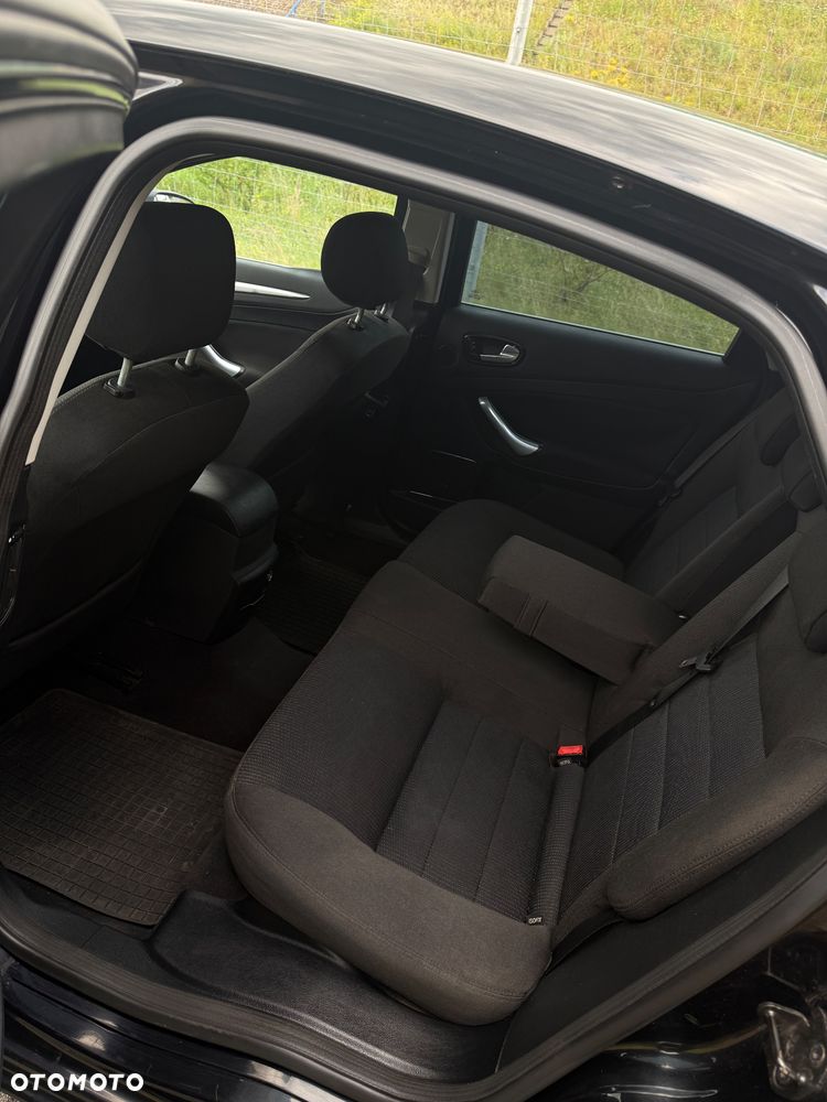 Ford Mondeo 2.0 TDCi Ghia - 13