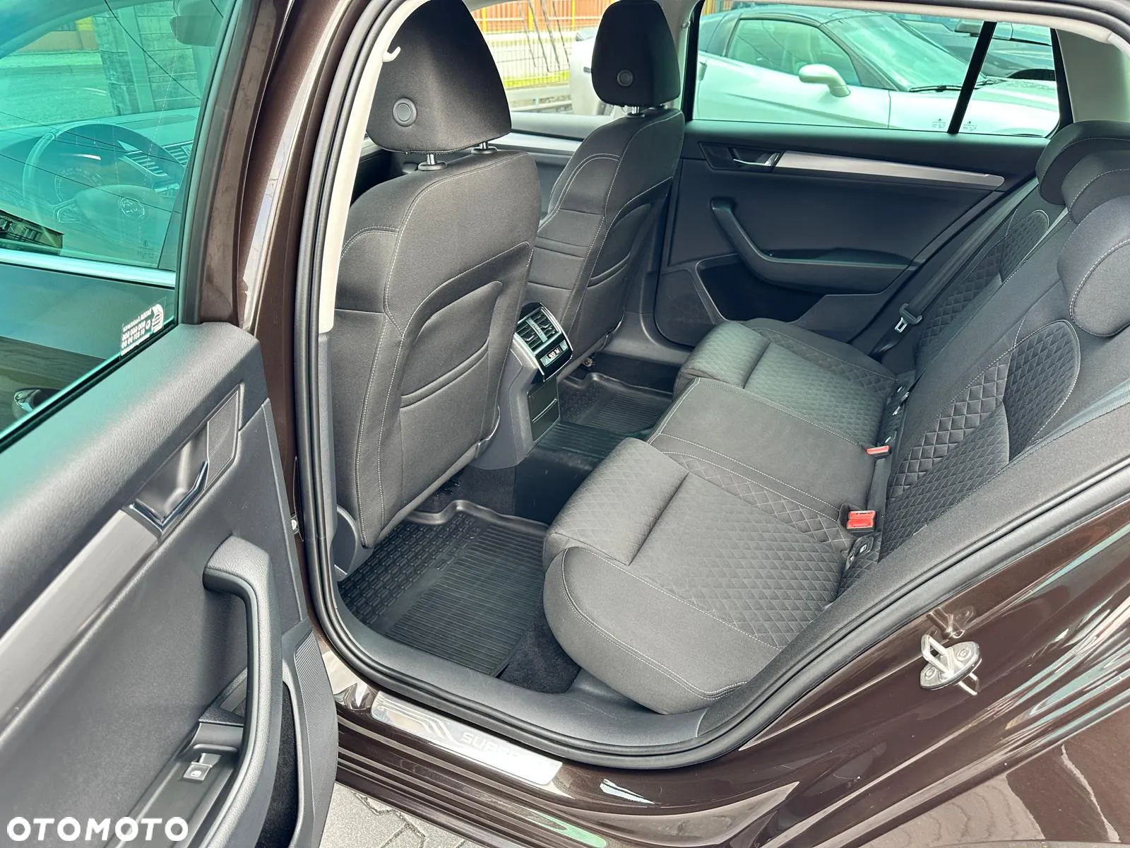 Skoda Superb 2.0 TDI Style DSG - 19