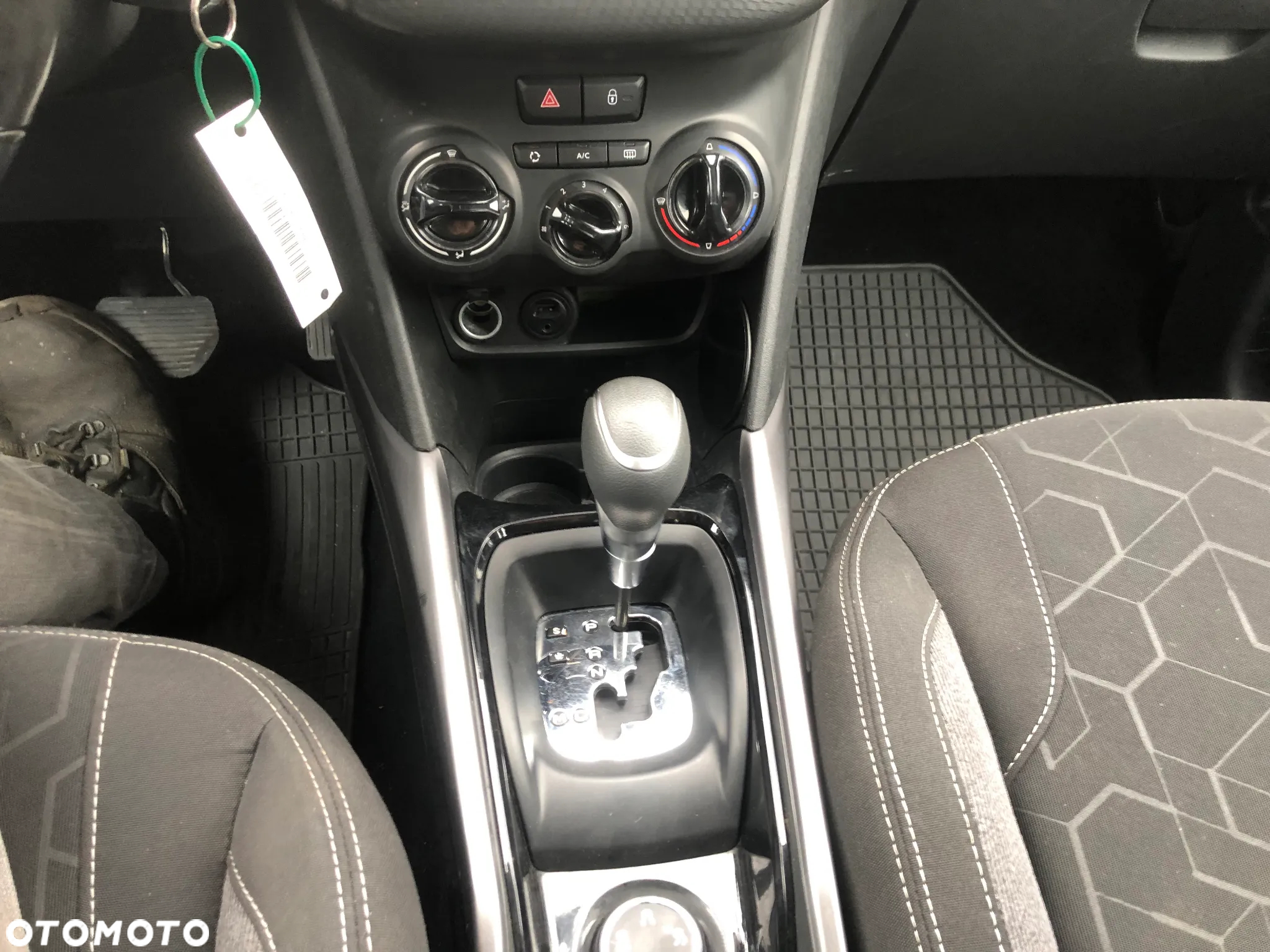 Peugeot 2008 1.2 Pure Tech Allure S&S EAT6 - 16