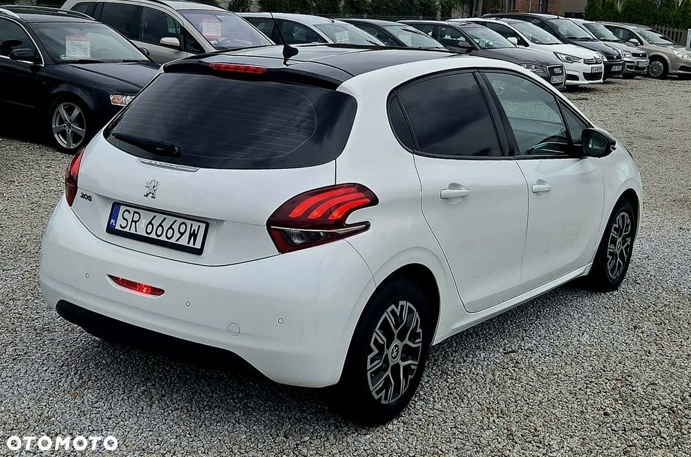 Peugeot 208 1.6 BlueHDi Allure S&S - 28