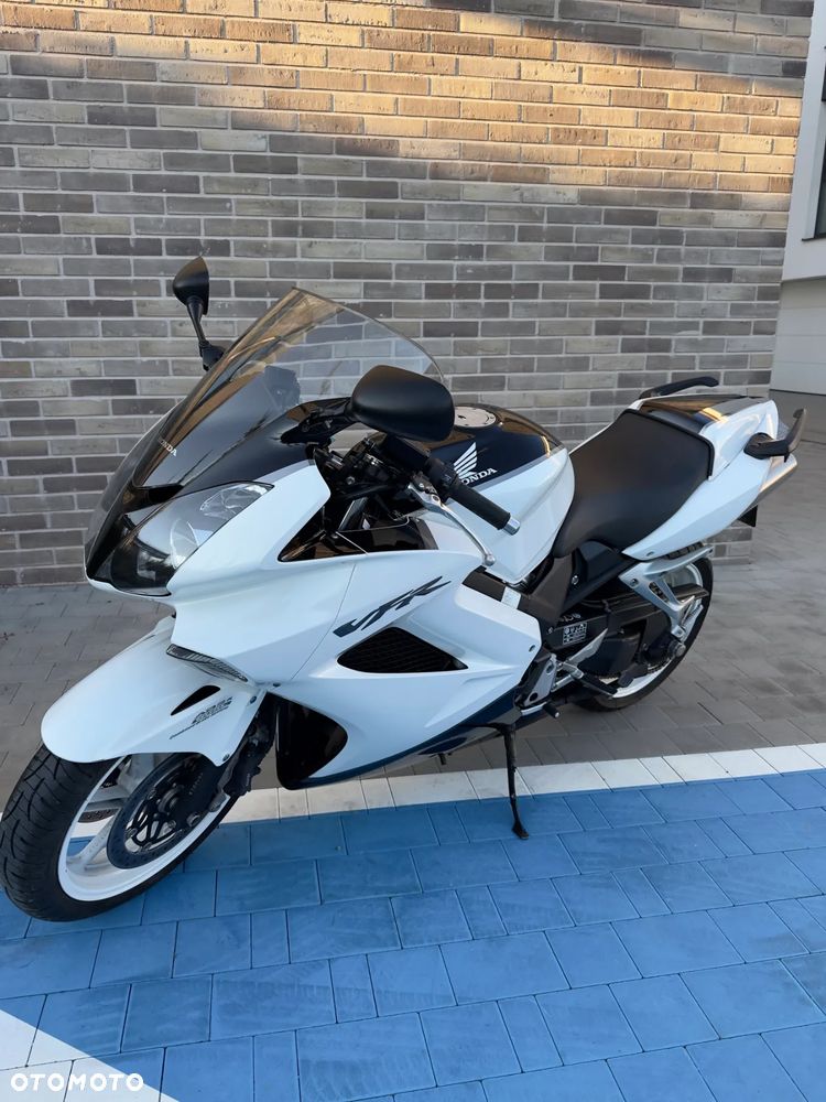 Honda VFR - 17