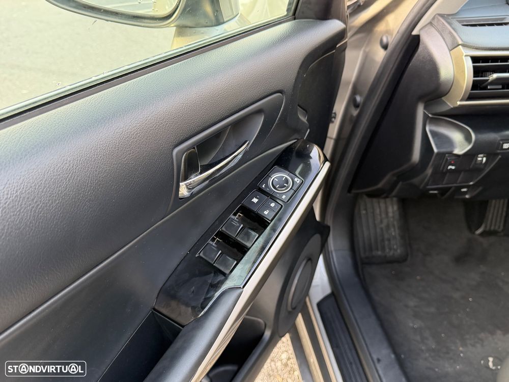 Lexus IS 300H Pack Executive+ - 36