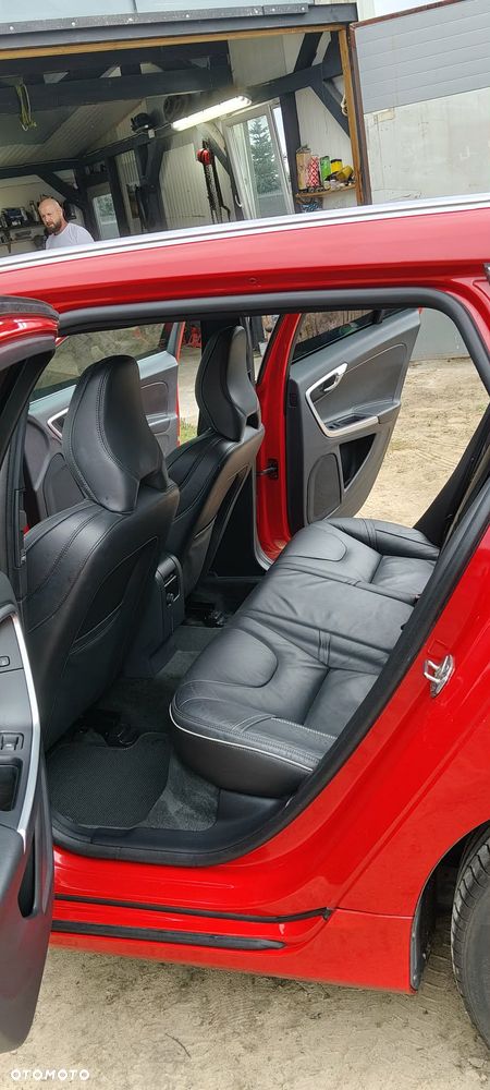 Volvo V60 D4 Drive-E R-Design Momentum - 31