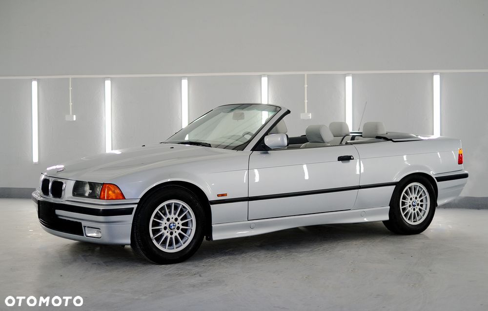 BMW Seria 3 323i - 3