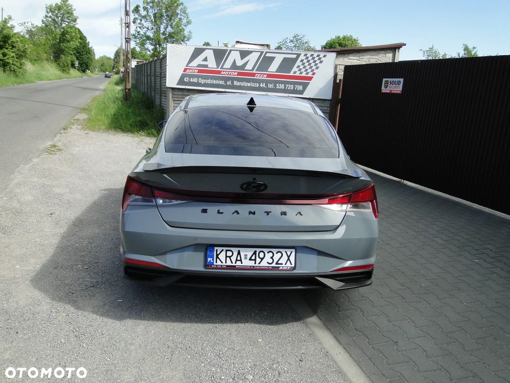 Hyundai Elantra 1.6 Smart CVT - 16