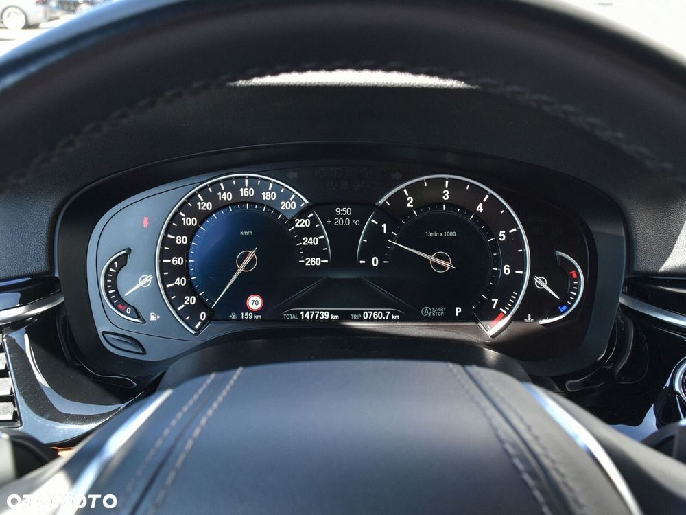 BMW Seria 5 530i GPF Luxury Line sport - 11