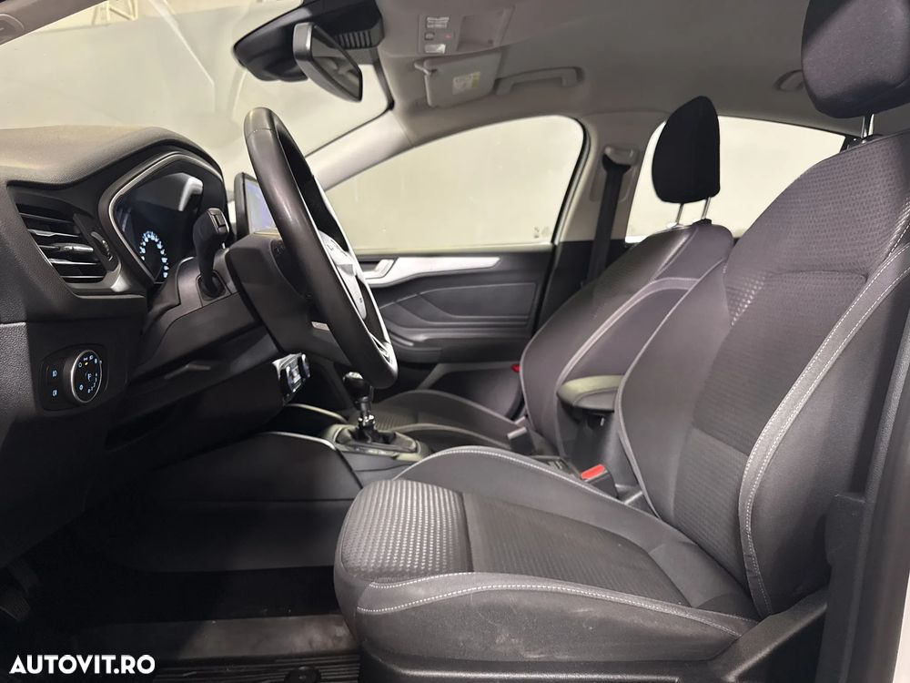 Ford Focus - 23