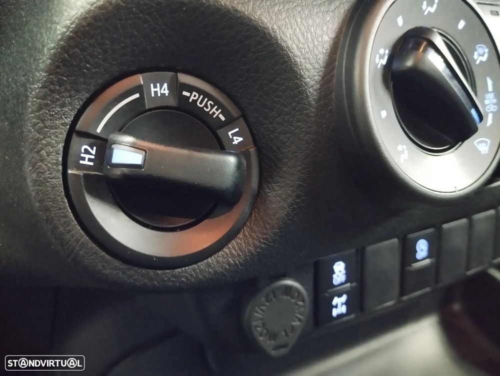 Toyota Hilux 2.4 D-4D 4WD CD CM - 21