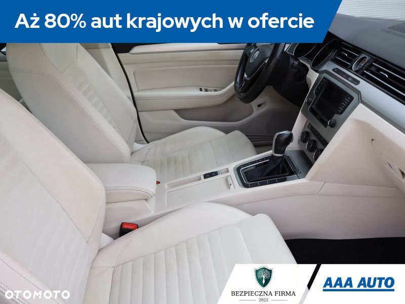 Volkswagen Passat - 11