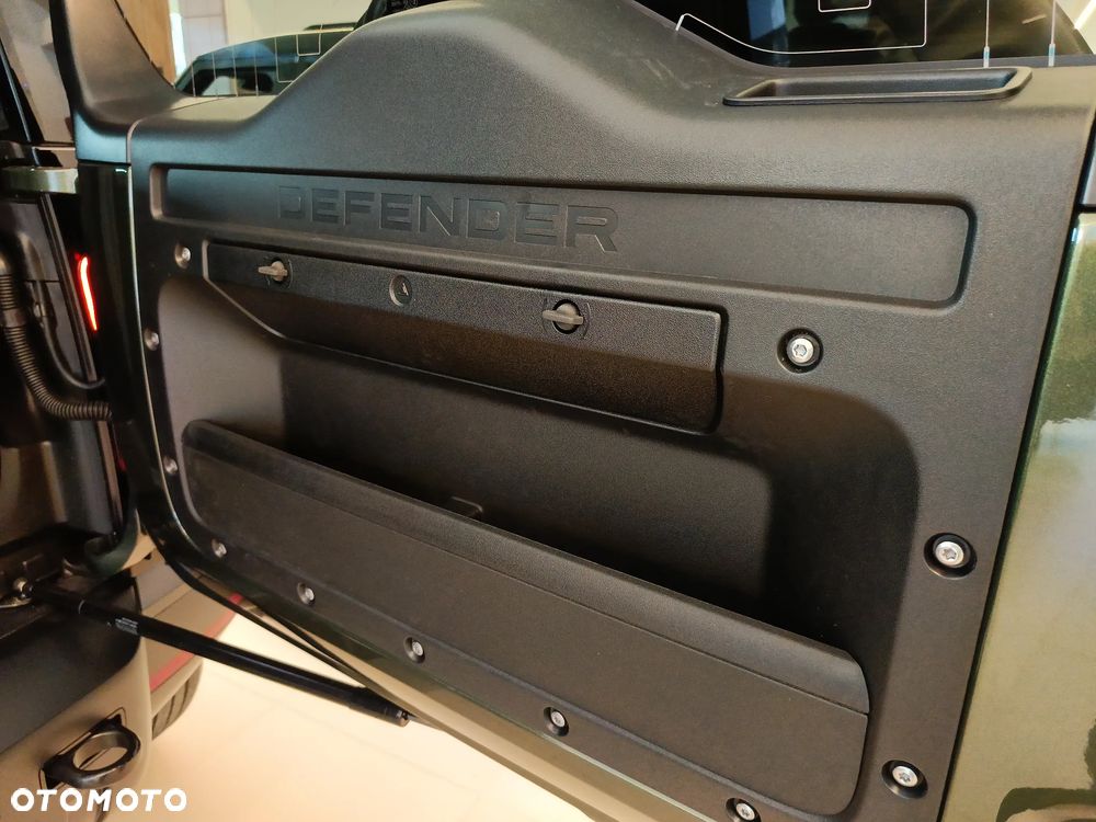 Land Rover Defender - 39