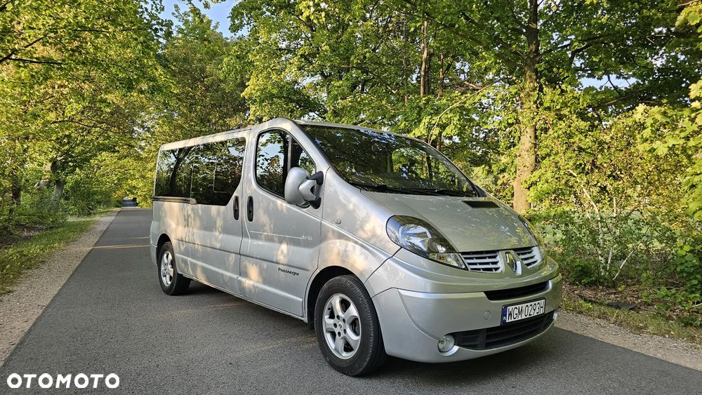 Renault Trafic Grand Passenger Black Edition - 8