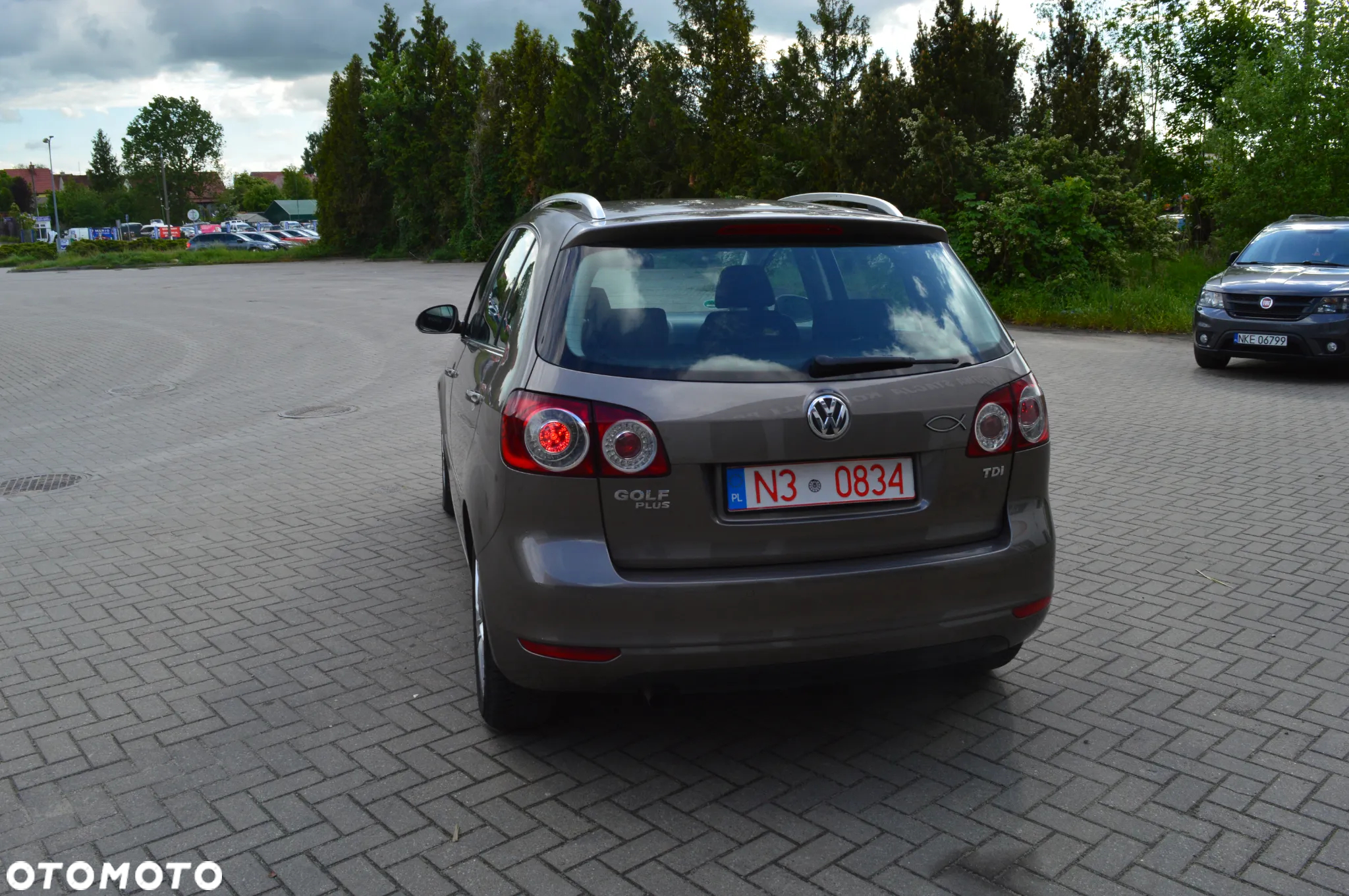 Volkswagen Golf Plus 1.6 TDI BlueMot Comfortline - 9
