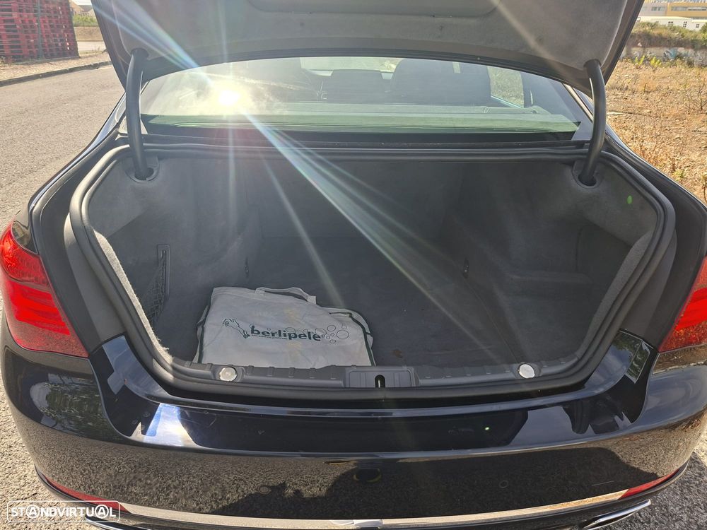 BMW 740 d Pack M - 13