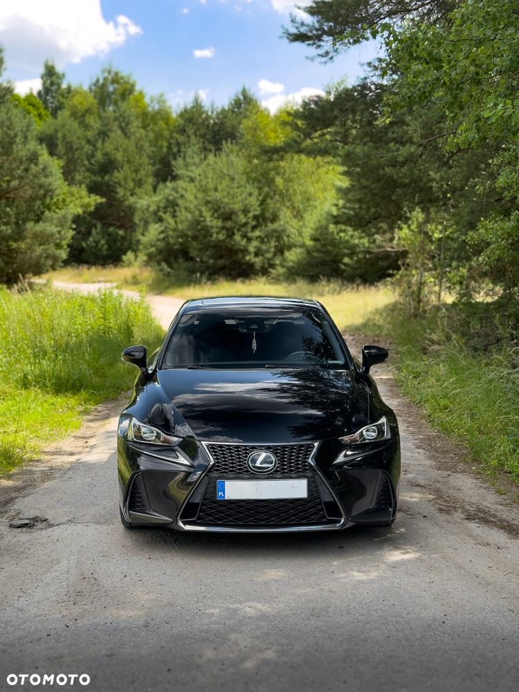 Lexus IS 200t / 300 F Sport - 2