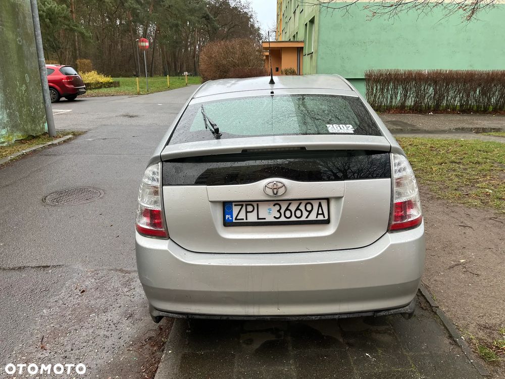 Toyota Prius 1.5 VVT-i Sol - 2