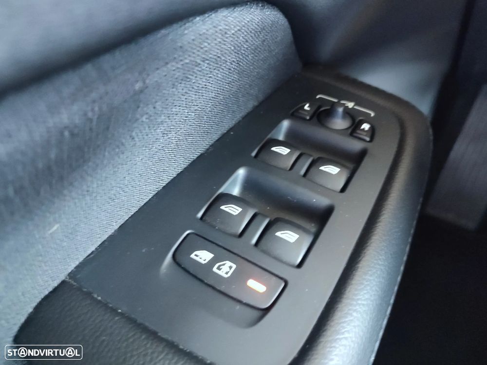Volvo V60 2.0 D3 Momentum Geartronic - 21